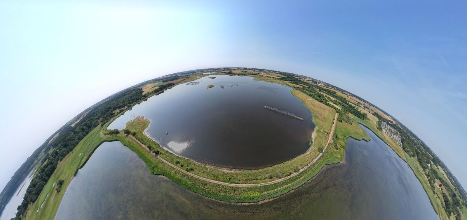 Lagune og sti set som et 360-graders panorama