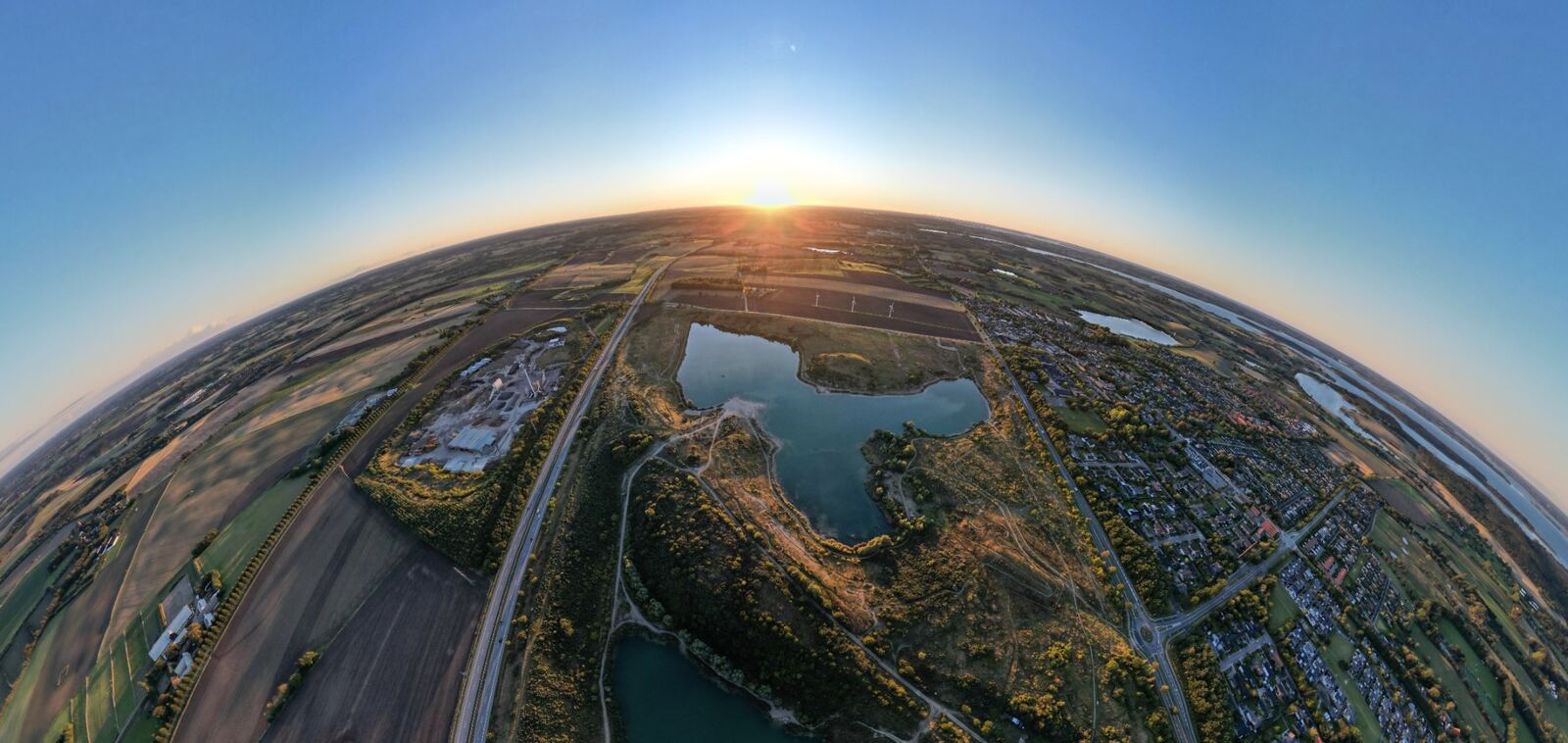 Grusgrav set som et buet 360-graders panorama