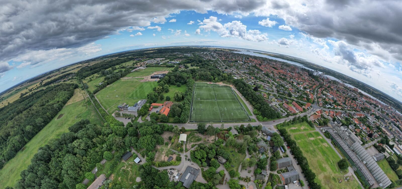 Grønt landskab set som et 360-graders panorama